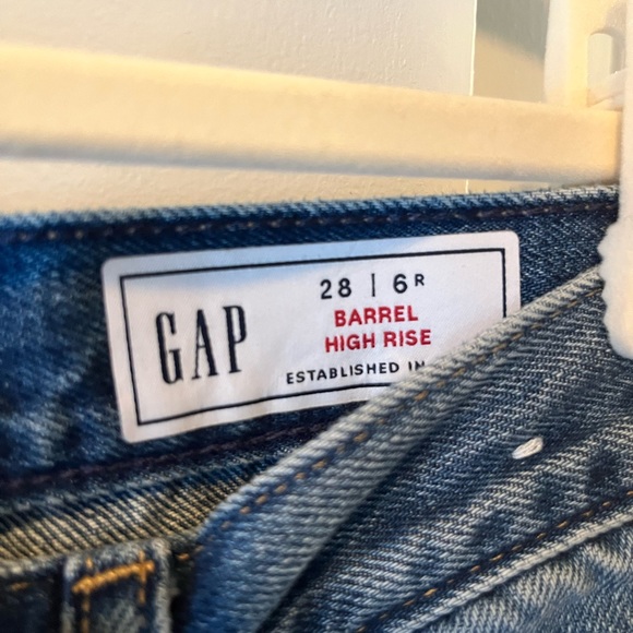 GAP Barrel High Rise Blue Jeans - Picture 2 of 7
